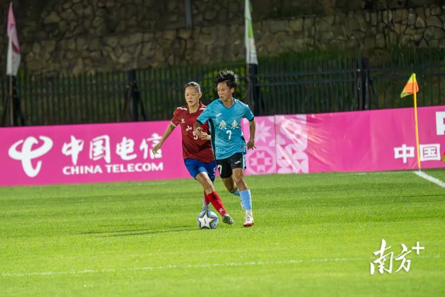 中国足球女子队伍备战比赛,有望闯入前八强 中国足球女子队伍备战比赛,有望闯入前八强