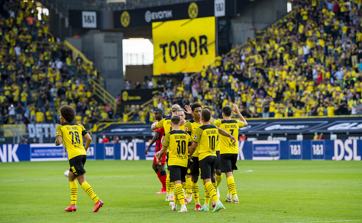 多特蒙德全队备战接下来的欧洲比赛 多特蒙德全队备战接下来的欧洲比赛