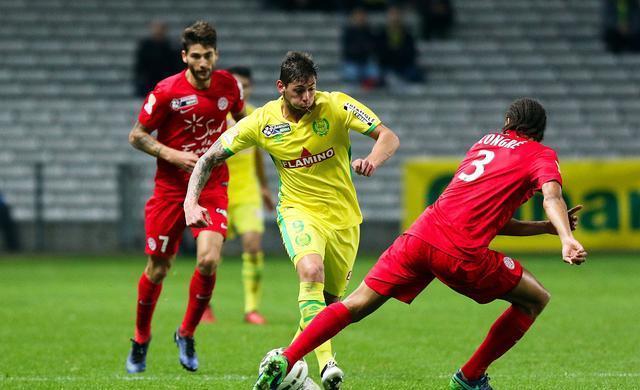 南特球员间发生矛盾，士气受到严重影响的简单介绍