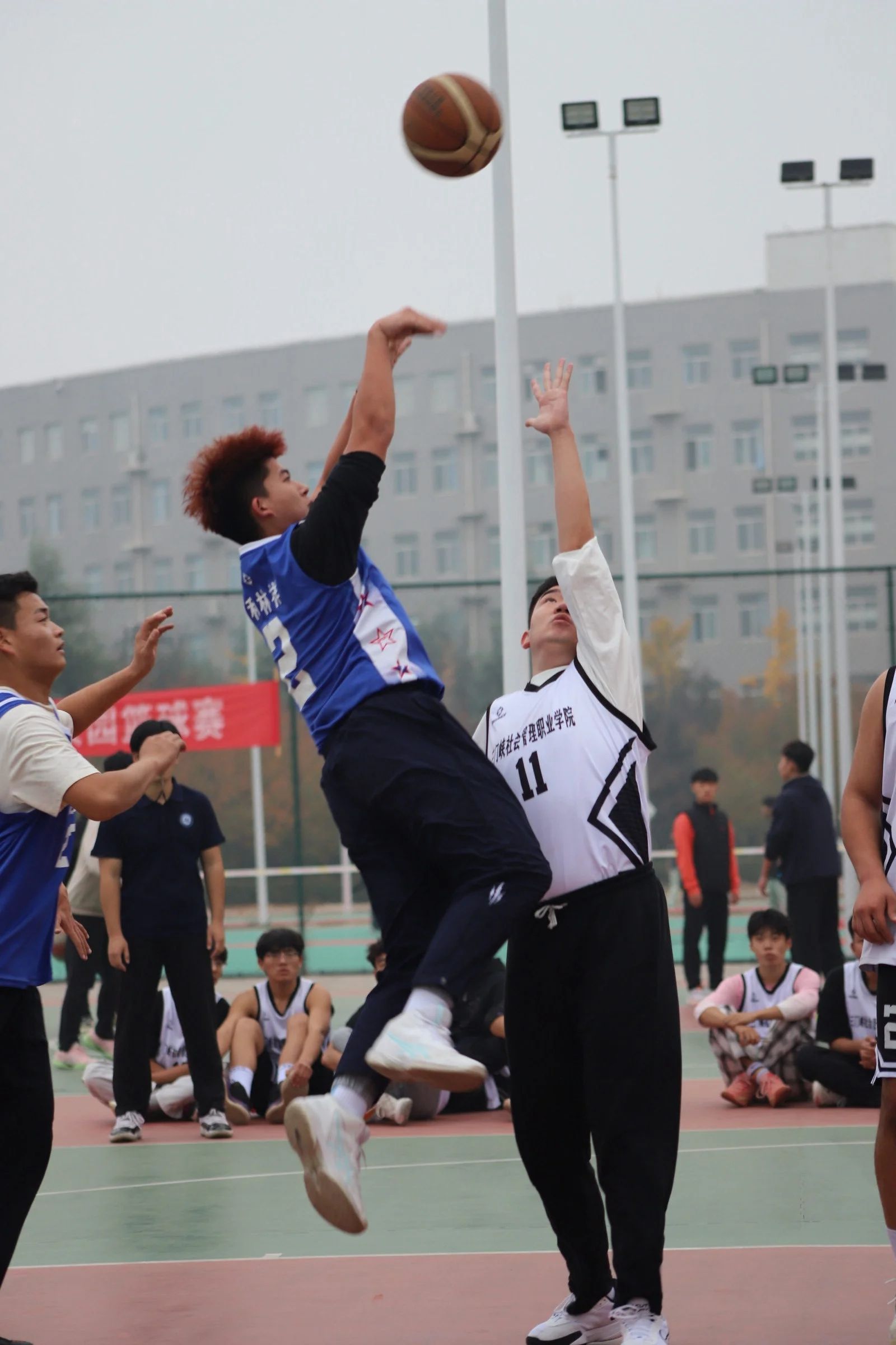 全球篮球精锐争霸，赛场火爆精彩连连的简单介绍