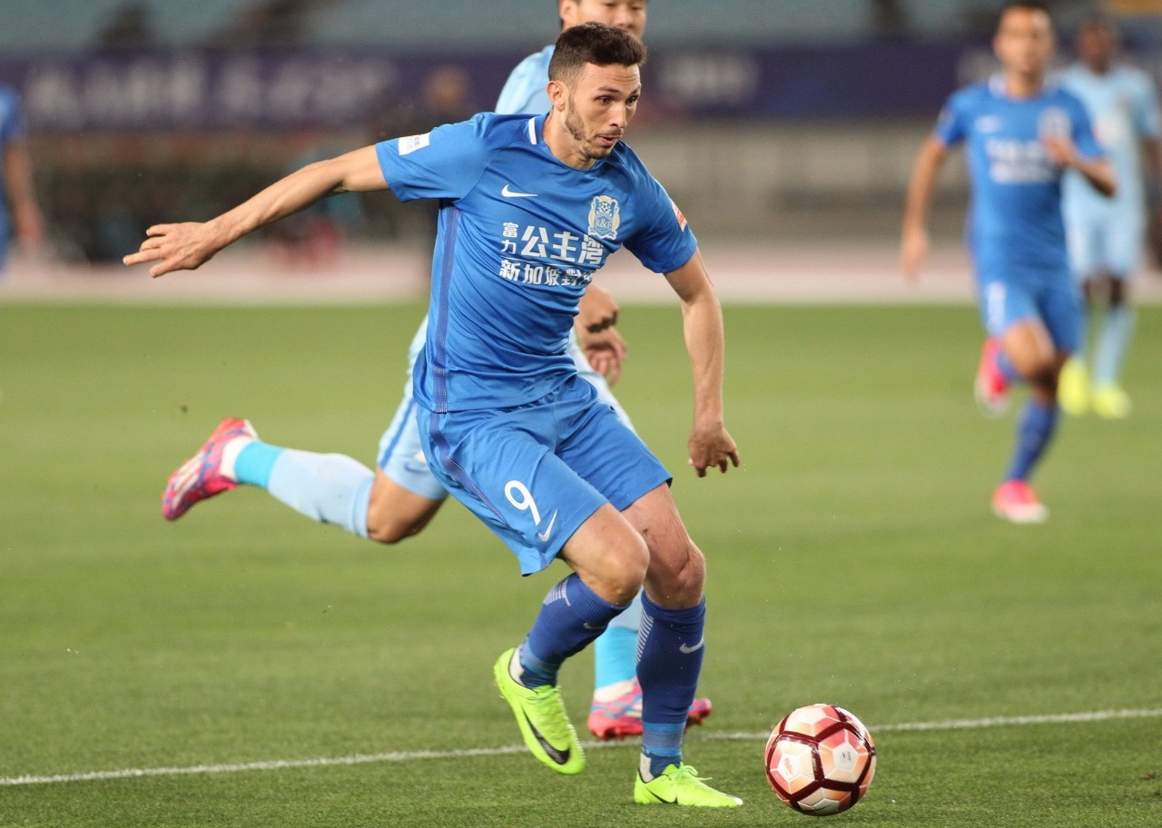 广州富力门将扑出点球,助球队逆转胜利 广州富力门将扑出点球,助球队逆转胜利