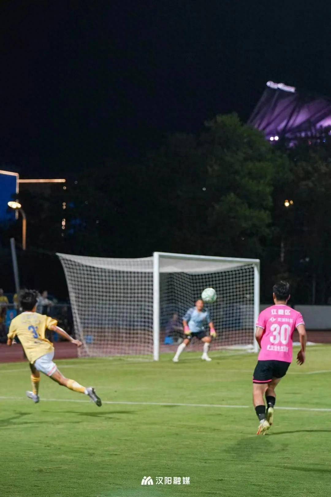 广州富力门将扑出点球,助球队逆转胜利 广州富力门将扑出点球,助球队逆转胜利