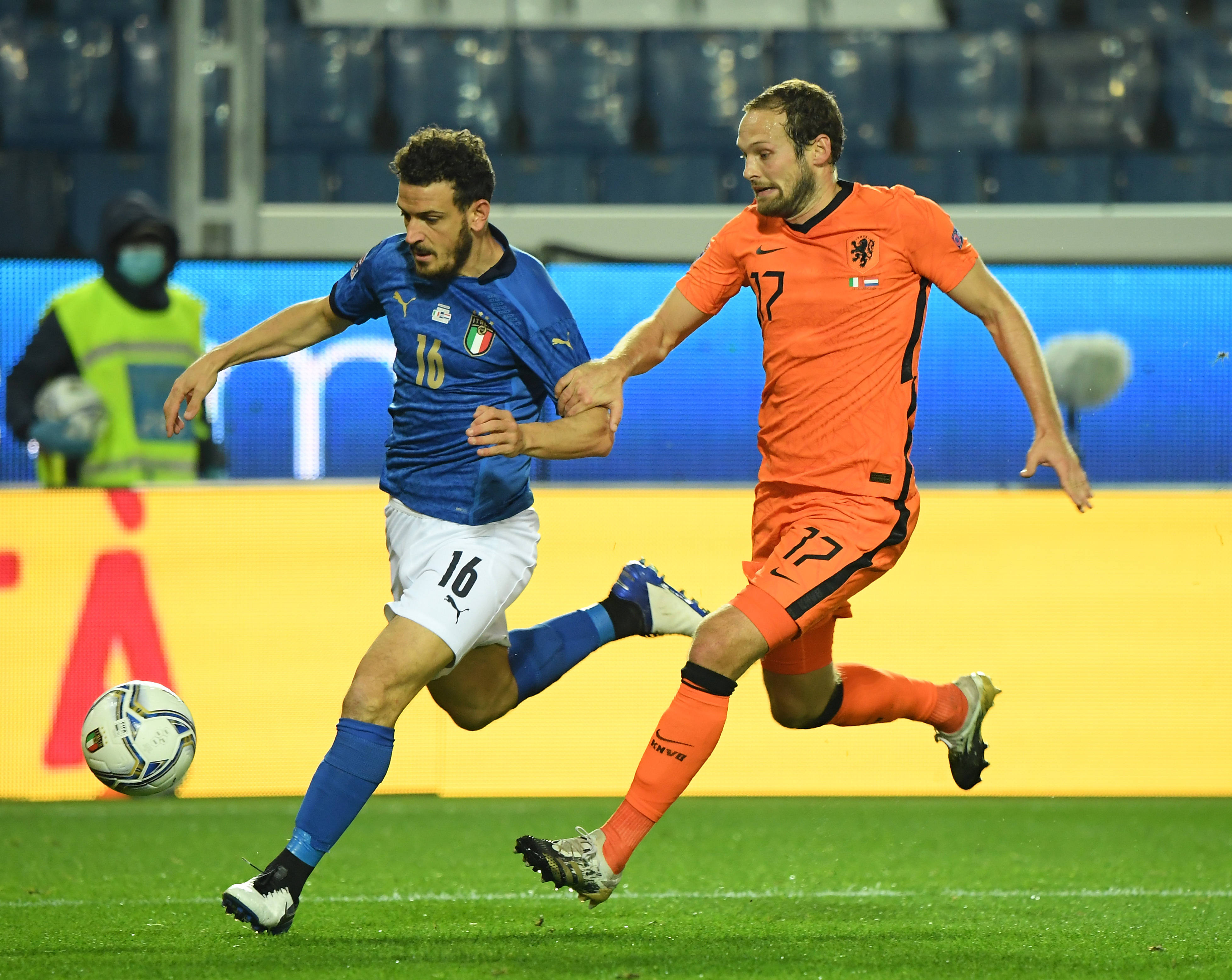 欧洲足球比赛激战中,球员表现出色 欧洲足球比赛激战中,球员表现出色