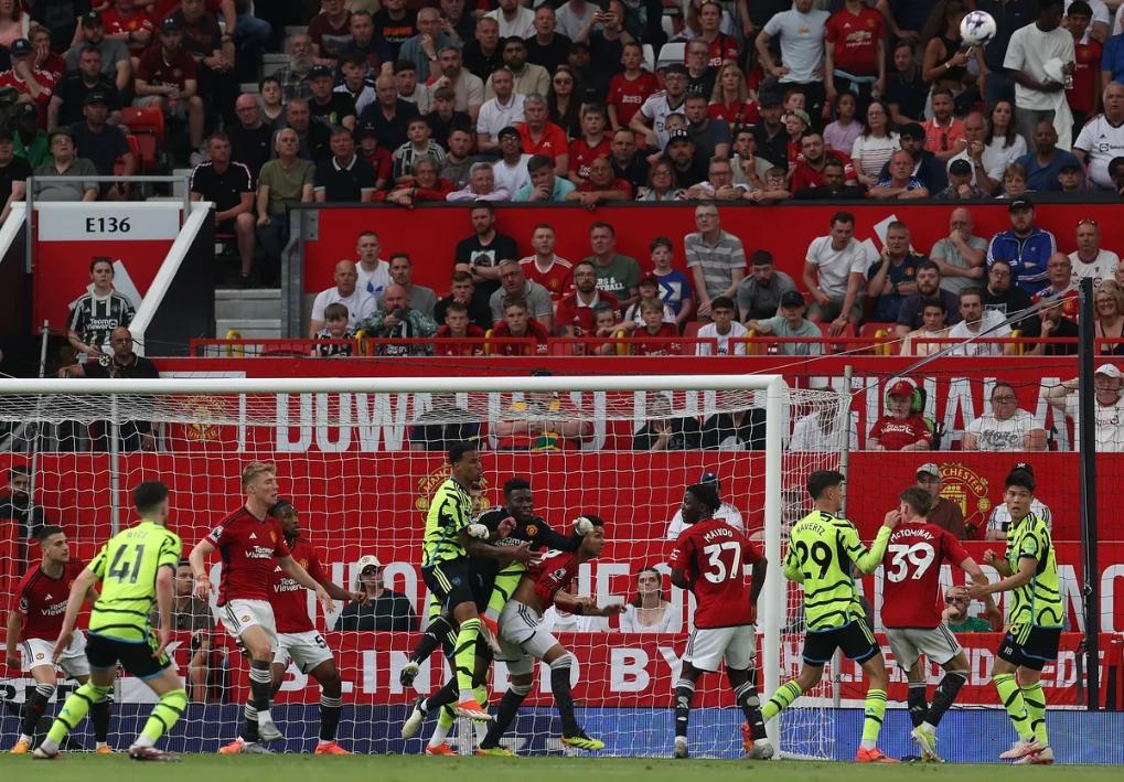 曼联客场取胜，重返英超前列积分榜