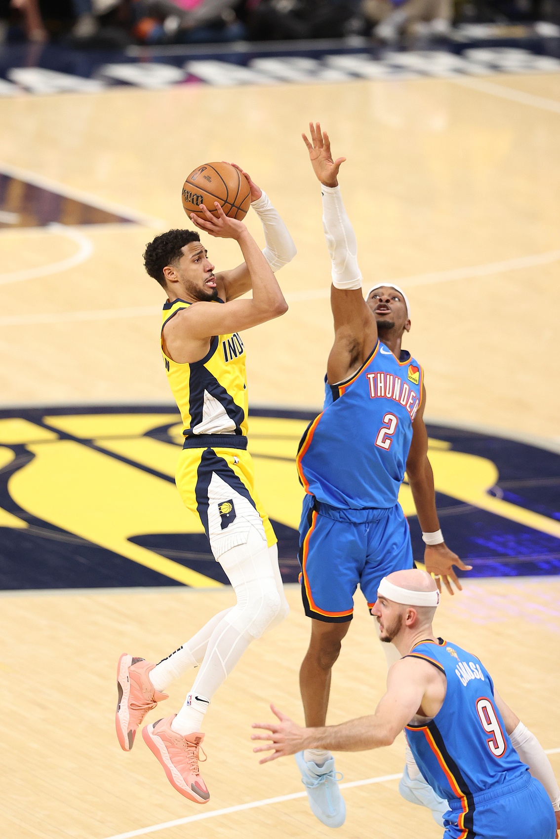 步行者队核心球员表现稳定,带领球队保持领先 步行者队核心球员表现稳定,带领球队保持领先